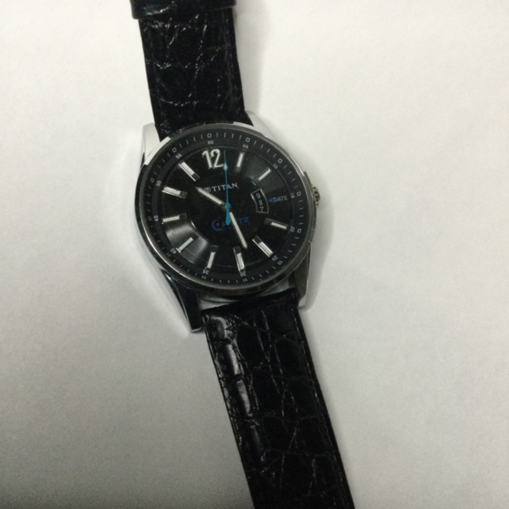TITAN WATCH - Picture 2 of 5